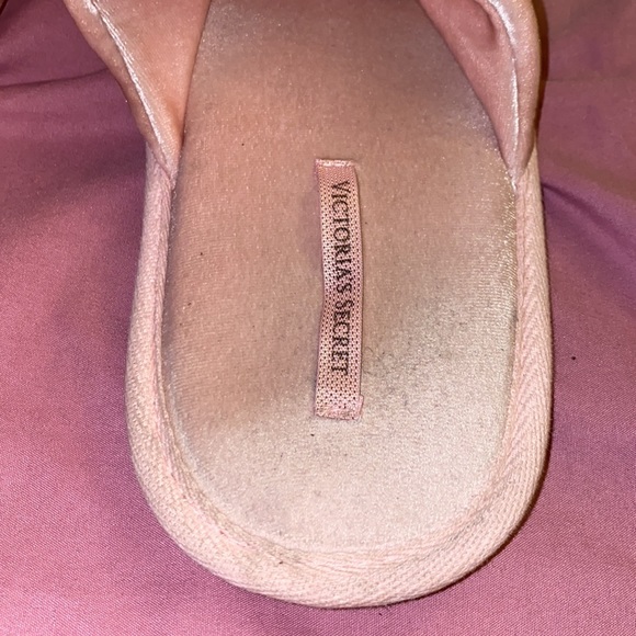 Victoria’s Secret fluffy slippers - Picture 6 of 9